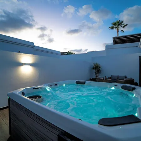Villa Beautiful Puerto Del Carmen 3 Bedrooms Crystal Private Pool&close To Amenities Lanzarote *