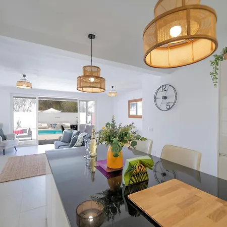 Beautiful Puerto Del Carmen 3 Bedrooms Crystal Private Pool&close To Amenities Lanzarote Villa Tías