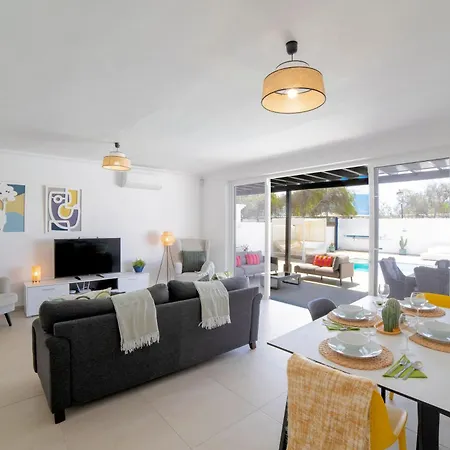 Villa Beautiful Puerto Del Carmen 3 Bedrooms Crystal Private Pool&close To Amenities Lanzarote