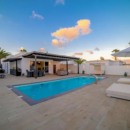 Beautiful Puerto Del Carmen 3 Bedrooms Crystal Private Pool&close To Amenities Lanzarote Villa *