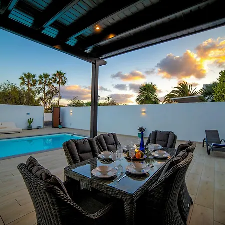 Beautiful Puerto Del Carmen 3 Bedrooms Crystal Private Pool&close To Amenities Lanzarote *