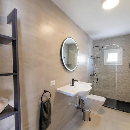Beautiful Puerto Del Carmen 3 Bedrooms Crystal Private Pool&close To Amenities Lanzarote