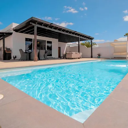 Villa Beautiful Puerto Del Carmen 3 Bedrooms Crystal Private Pool Close To Amenities Lanzarote Tias