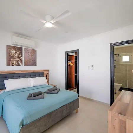 Beautiful Puerto Del Carmen 3 Bedrooms Crystal Private Pool&close To Amenities Lanzarote Tías