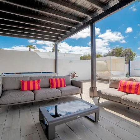 Beautiful Puerto Del Carmen 3 Bedrooms Crystal Private Pool&close To Amenities Lanzarote Villa Tías