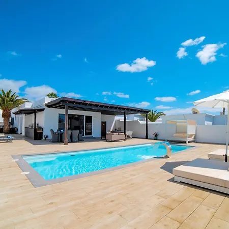 Villa Beautiful Puerto Del Carmen 3 Bedrooms Crystal Private Pool&close To Amenities Lanzarote *