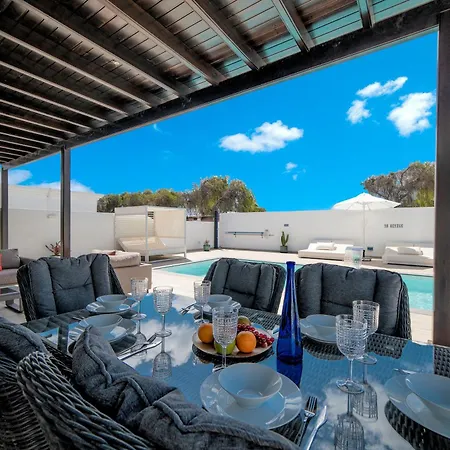 Beautiful Puerto Del Carmen 3 Bedrooms Crystal Private Pool Close To Amenities Lanzarote *