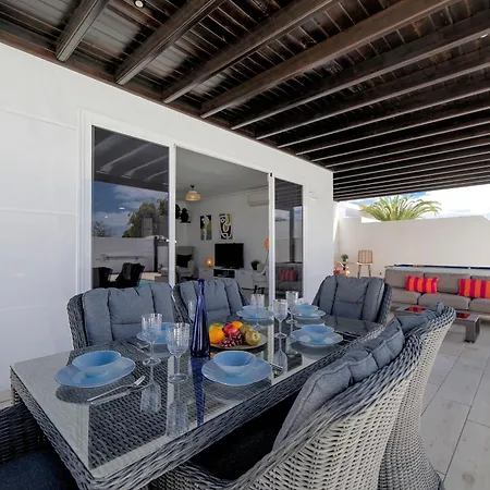 Beautiful Puerto Del Carmen 3 Bedrooms Crystal Private Pool&close To Amenities Lanzarote