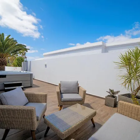 Beautiful Puerto Del Carmen 3 Bedrooms Crystal Private Pool&close To Amenities Lanzarote Villa